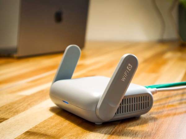 Routeur Wi-Fi illustrant AdGuard Home sur Raspberry Pi