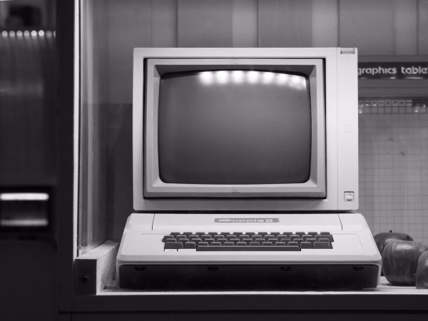 Ordinateur et infrastructure serveur pour illustrer DietPi sur Raspberry Pi