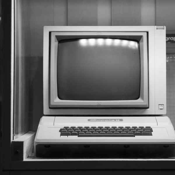 Ordinateur et infrastructure serveur pour illustrer DietPi sur Raspberry Pi
